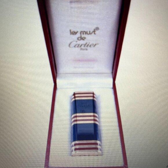 CARTIER - 18 CARAT GOLD VINTAGE LIGHTER - WITH NAVY/RED LAQUER STRIPES. - Picture 7 of 7